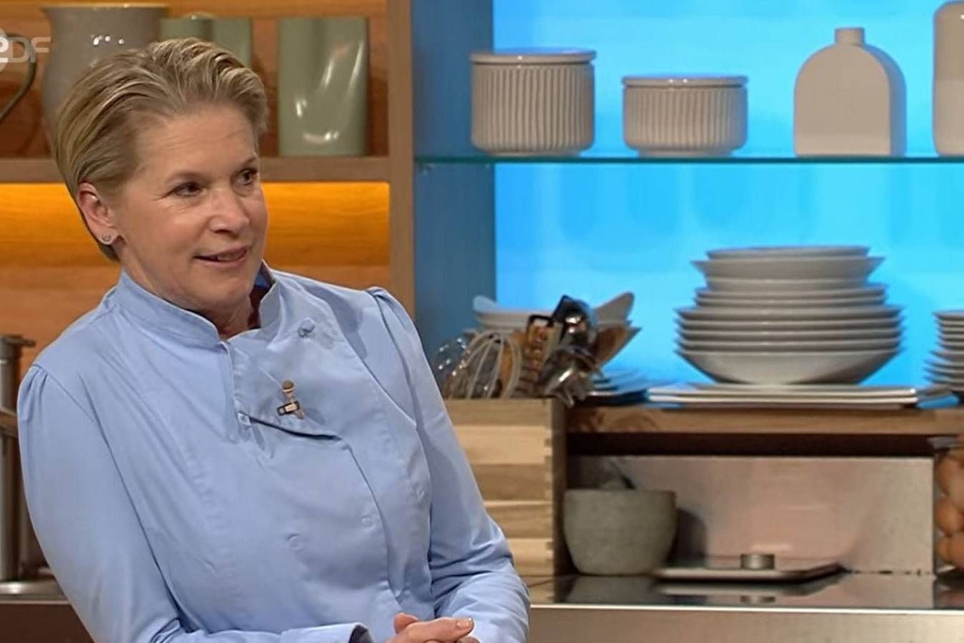 Cornelia Poletto moderiert die ZDF-Küchenschlacht mit neuer Frisur.
