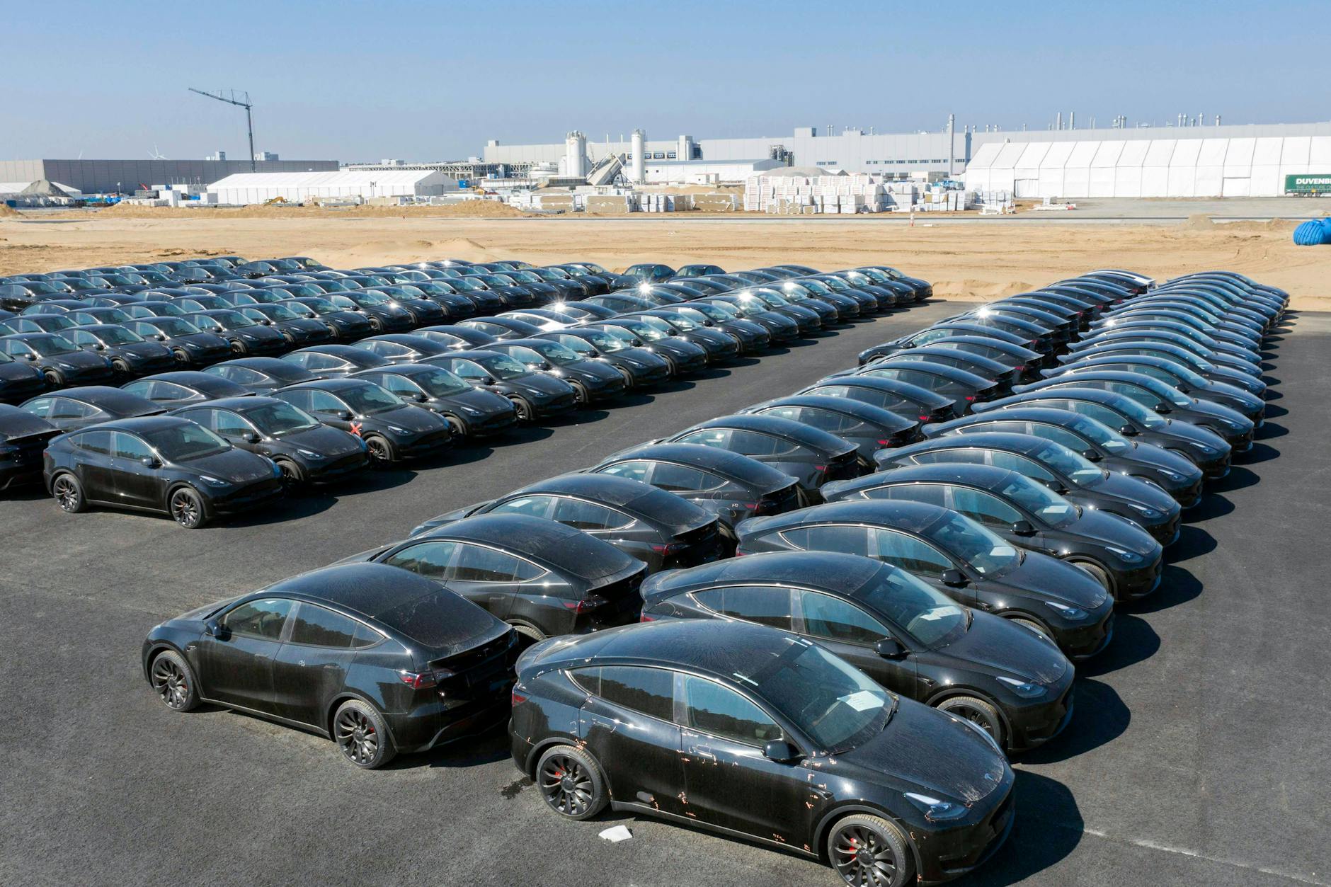 Teslas Gigafactory bei Grünheide: Eröffnet am 22. März in Beisein von Elon Musk und Bundeskanzler Olaf Scholz.