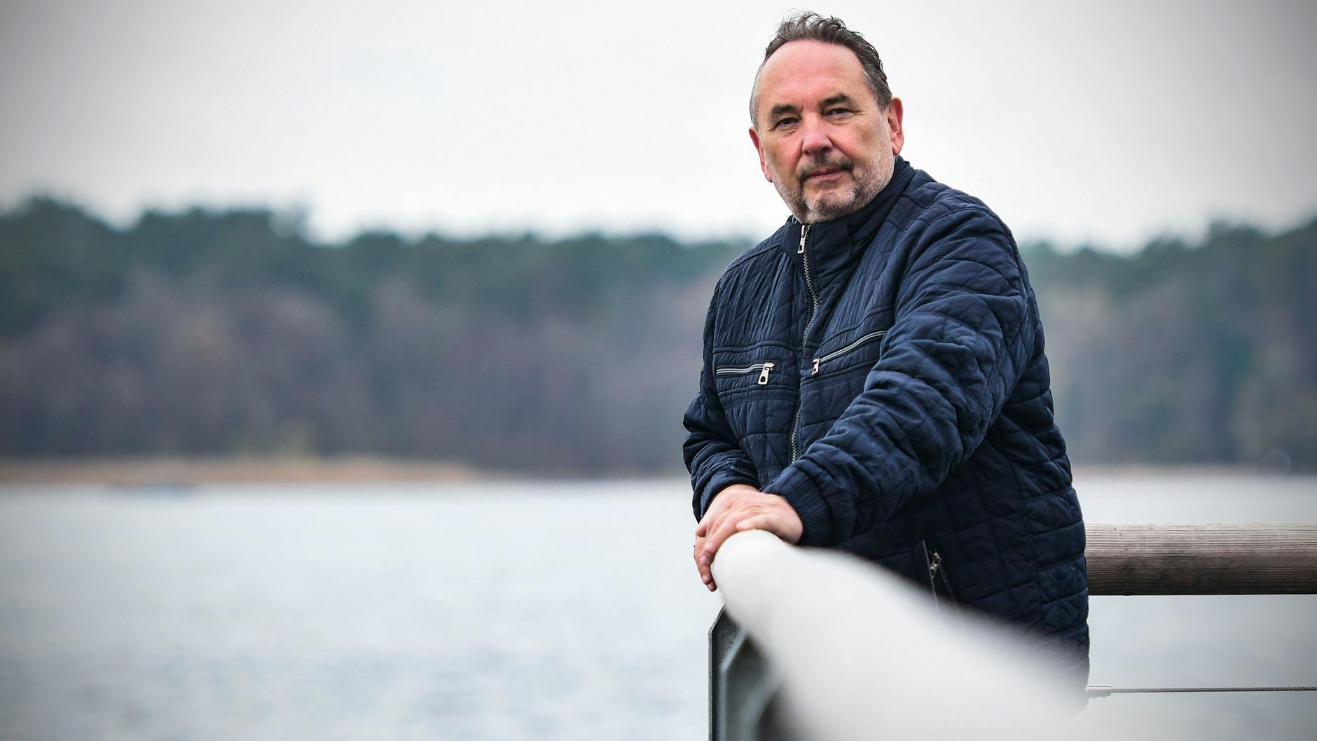 Frank Weber am Ufer des Straussees.