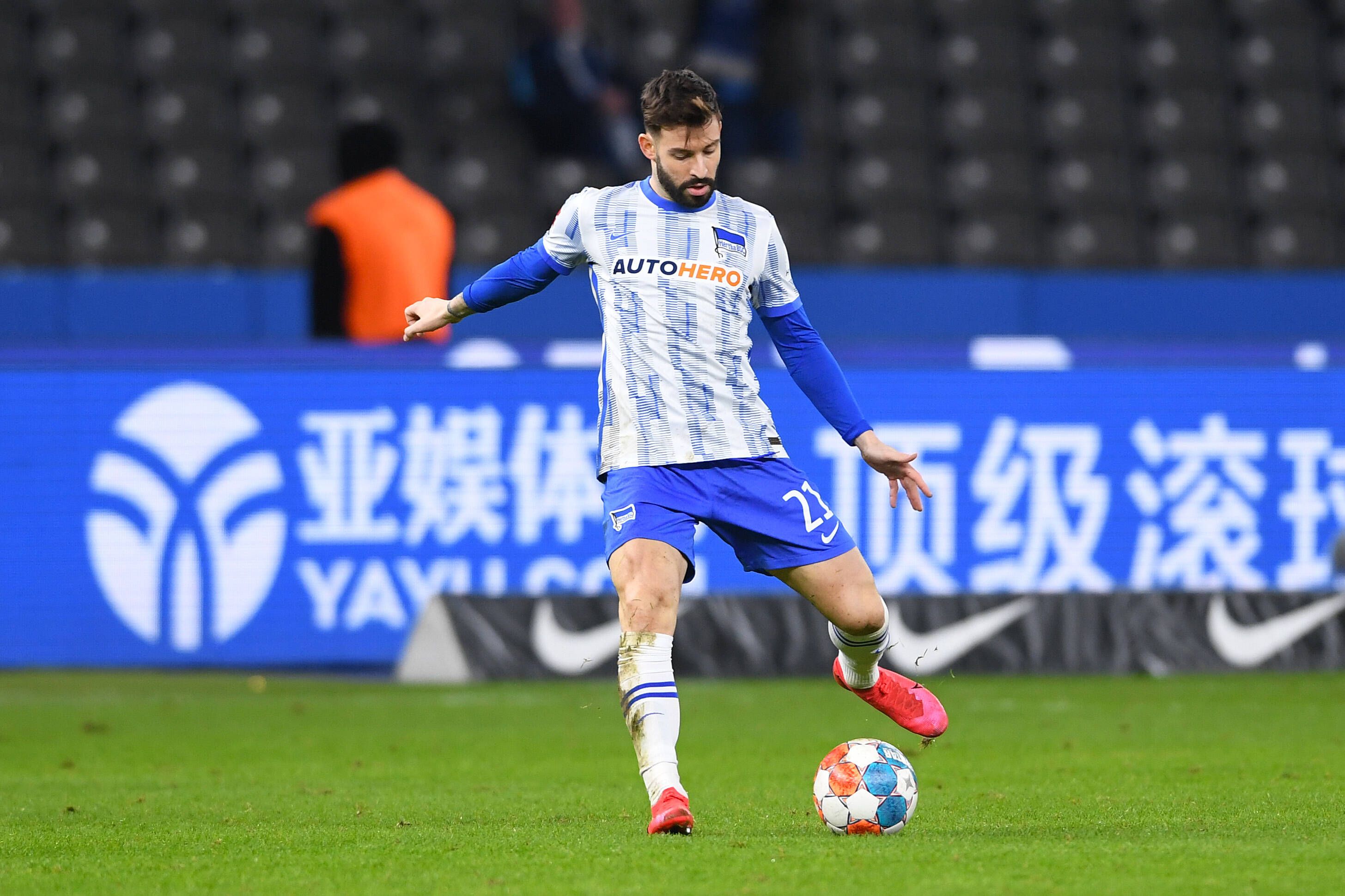 Herthas Marvin Plattenhardt macht Frühjahrsputz: Kärcher auf dem Balkon, Sonnabend Hammer in Bielefeld?