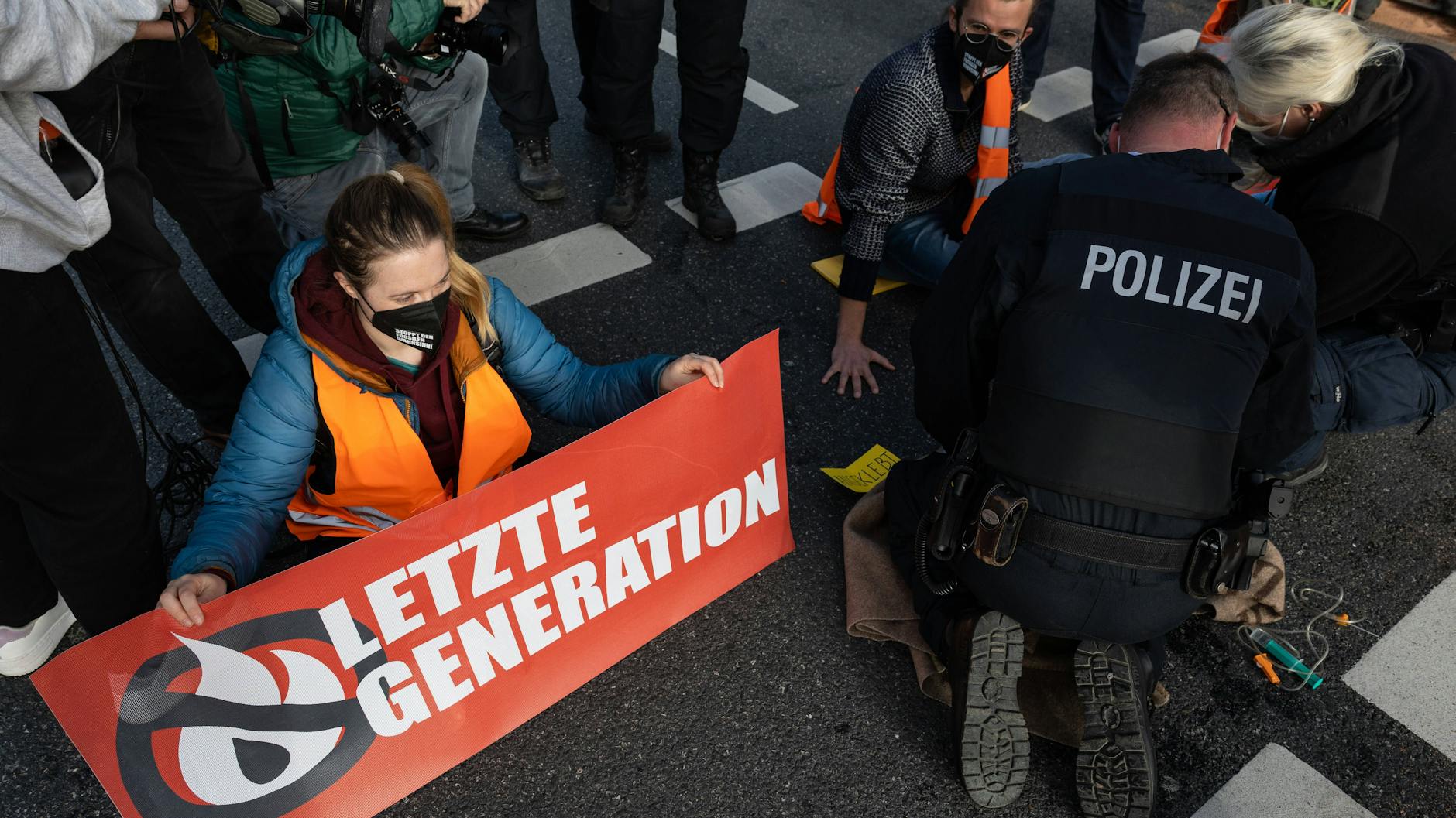 Bereits in der vergangenen Woche führten die Klimaaktivisten mehrere Störaktionen durch (Symbolbild).