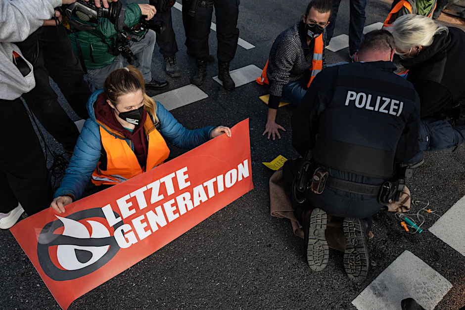 Bereits in der vergangenen Woche führten die Klimaaktivisten mehrere Störaktionen durch (Symbolbild).