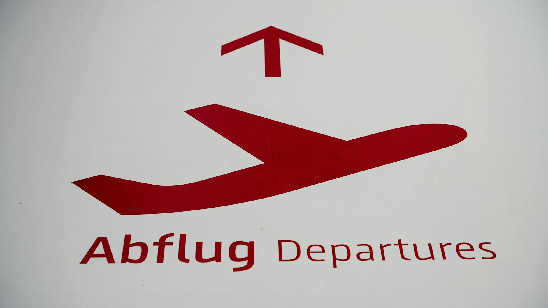 Es sollte der erste Flug vom BER sein, doch dann kam eine schlechte Nachricht.