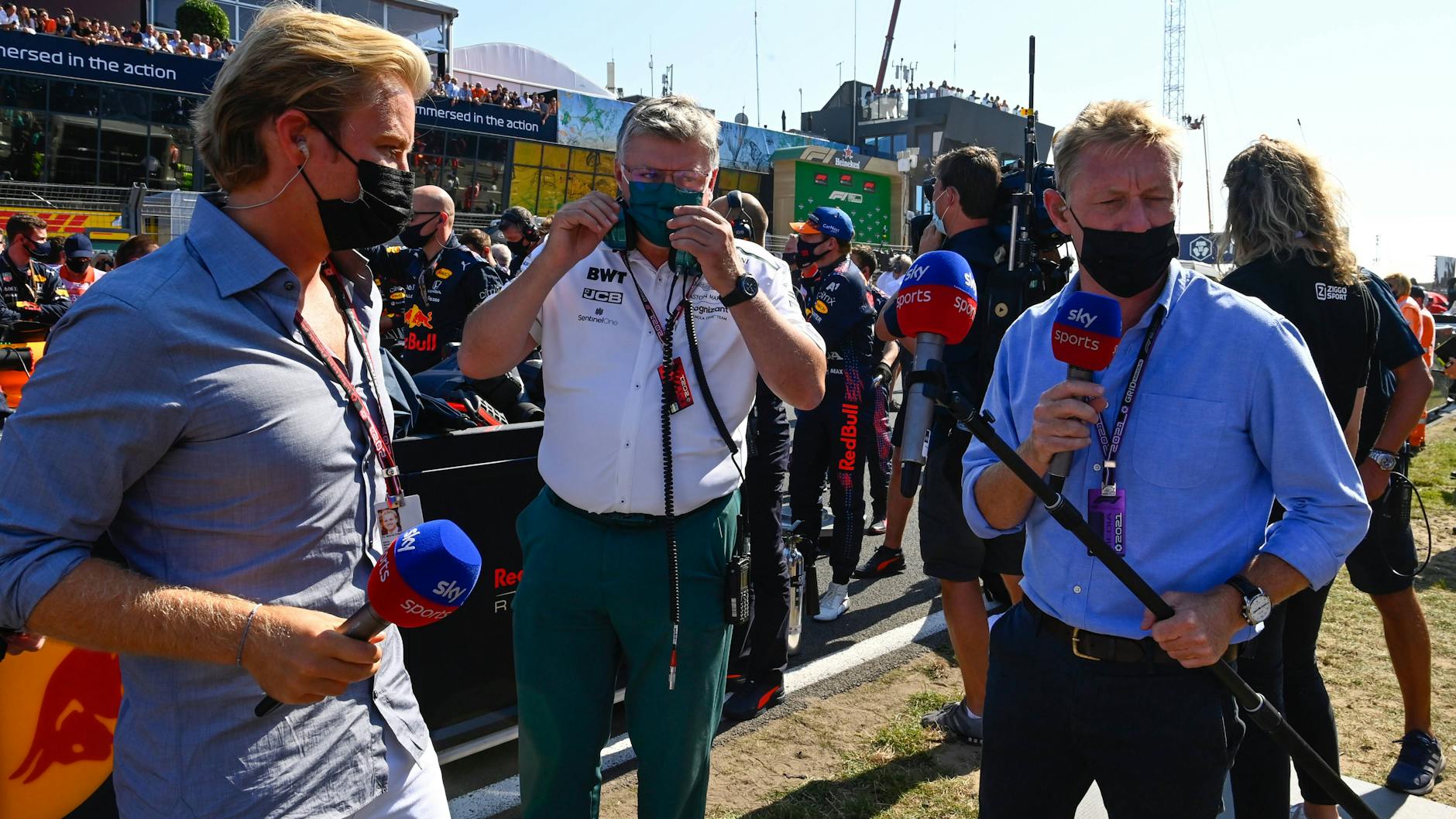 Weiter in der Formel 1 unterwegs, aber nicht im Cockpit: Nico Rosberg (l.) arbeitet als TV-Experte für den britischen Sender Sky.