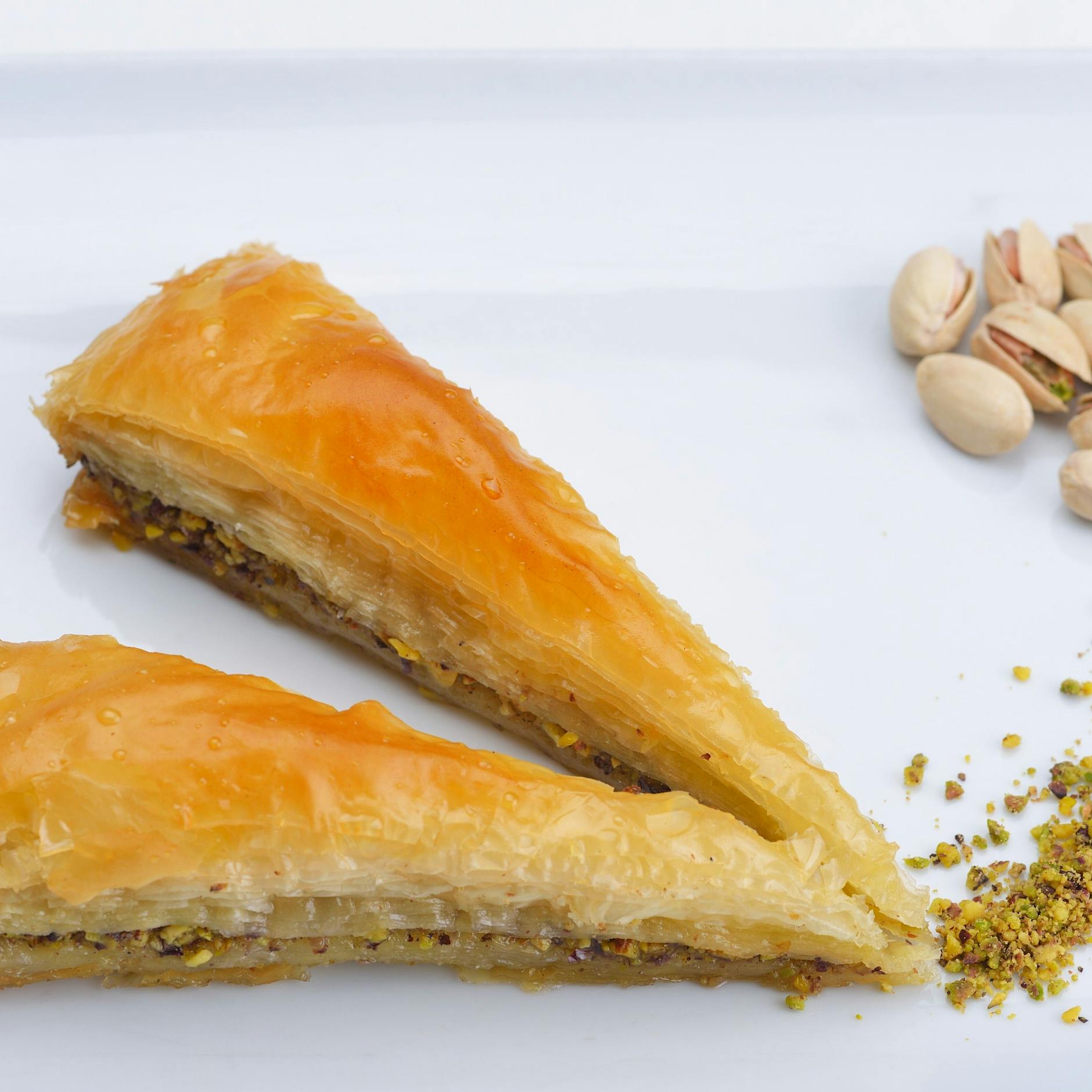 Baklava – honigsüß und superlecker! Mit diesem Rezept backen Sie die orientalischen Dessert-Schnitten ganz einfach selbst