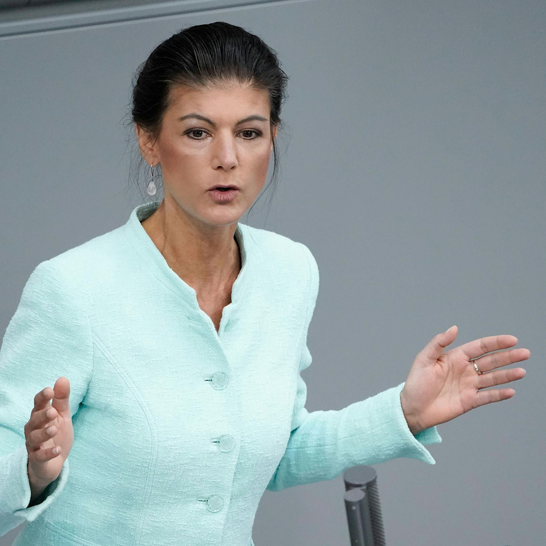 Panzer-Exporte: Wagenknecht warnt vor „atomarem Inferno“