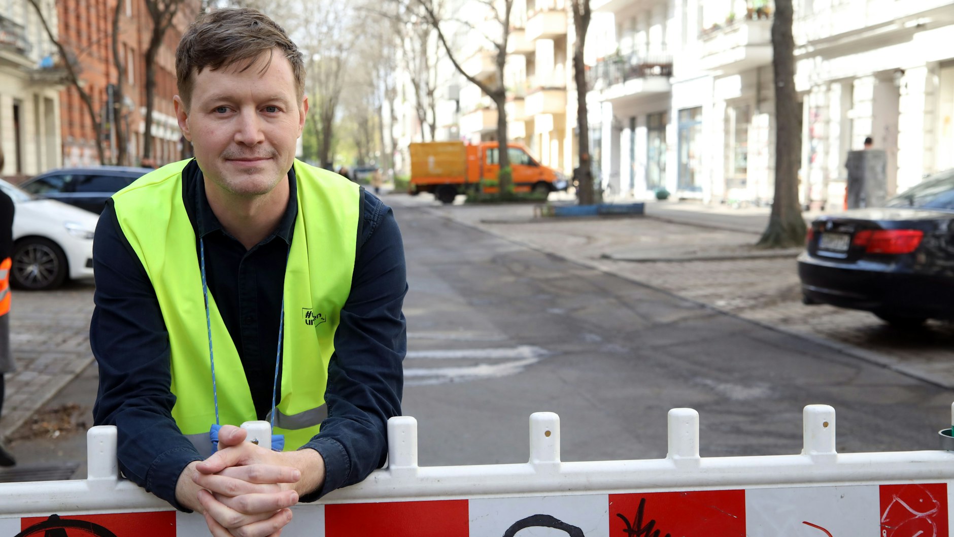 Bodo Pahlke (41) ist der Initiator der Spielstraße in der Böckhstraße. Er wird sein Auto abschaffen.