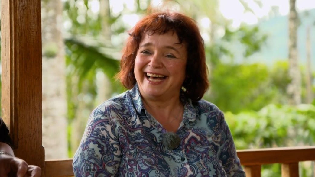 Dass es bei Bauer Felix kein warmes Wasser gibt, damit kann Hofdame Simone noch leben. Das es aber auch sonst fast nichts gibt, verschlägt es ihr dann doch die Sprache.