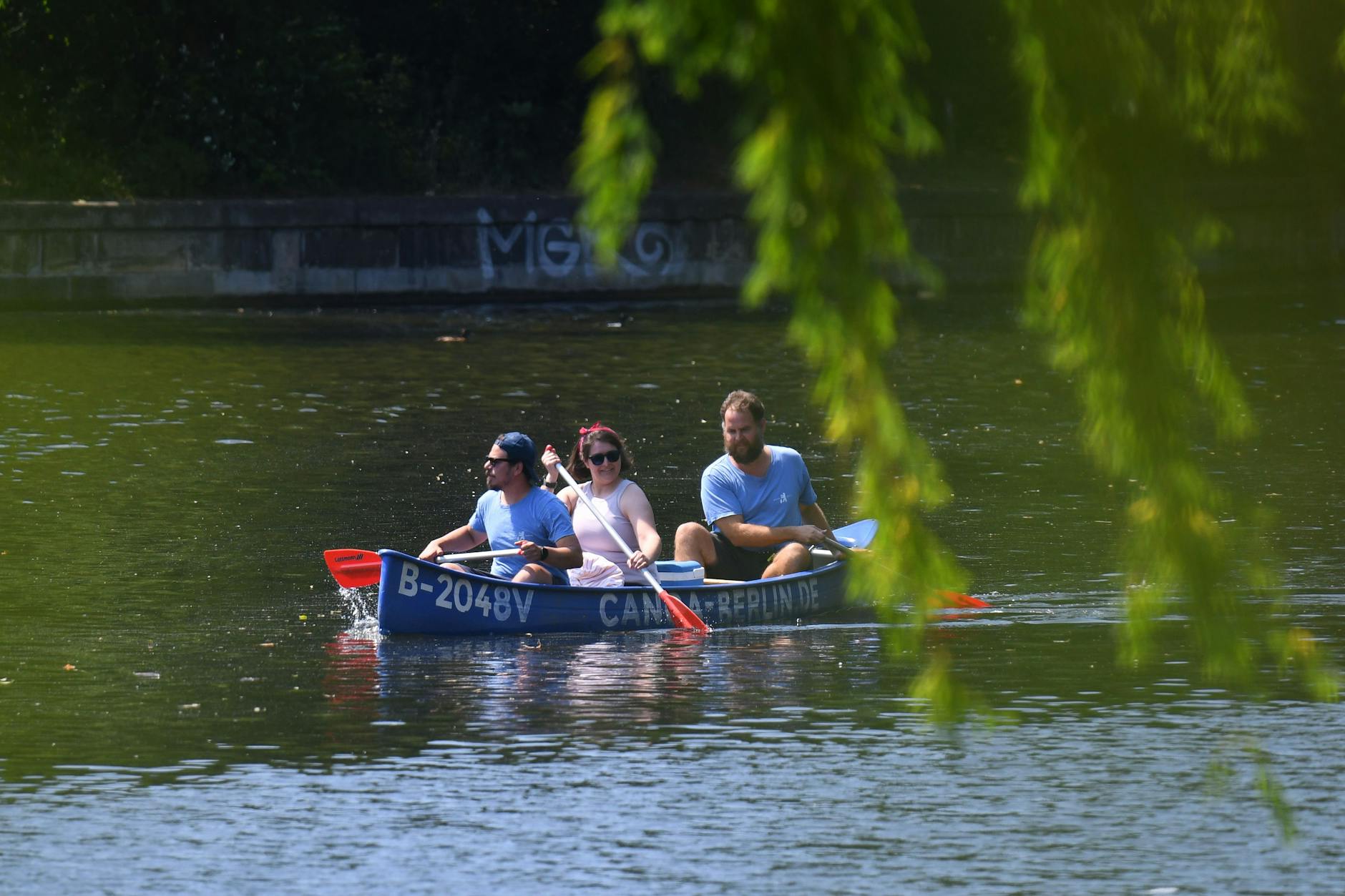 Urbanhafen ahoi! Eine Kanutour auf dem Landwehrkanal, traumhaft.