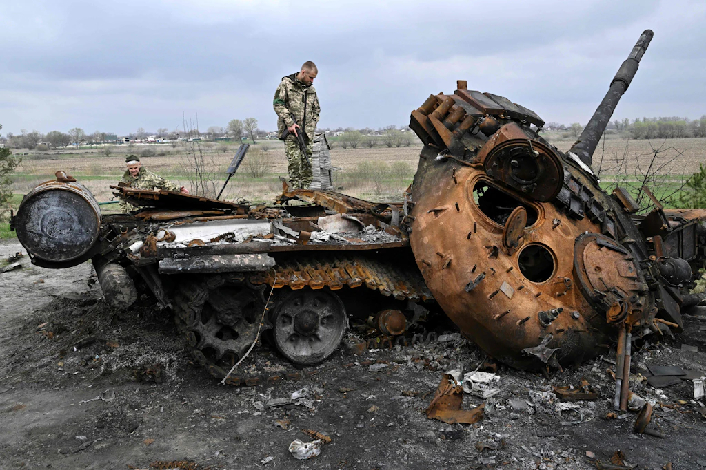 Der „Springteufel“-Effekt: Darum sind die russischen Panzer in der Ukraine hoffnungslos unterlegen – Offizier spricht von „mobilem Sarg“