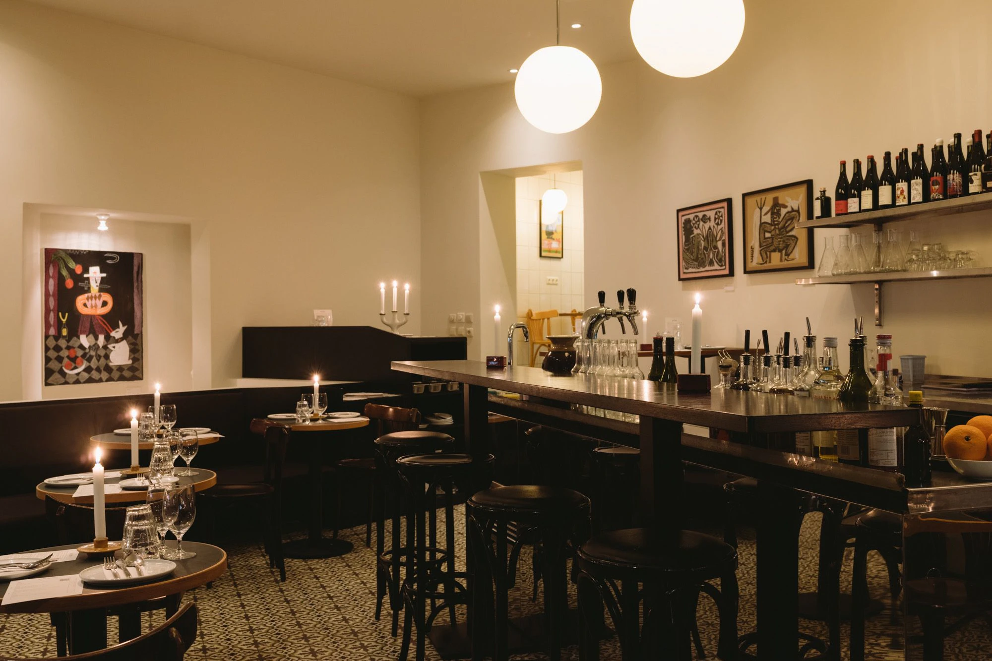 Elegant: Die Bar Normal stemmt sich den immergleiche Gastro- und Barkonzepten in Prenzlauer Berg entgegen.
