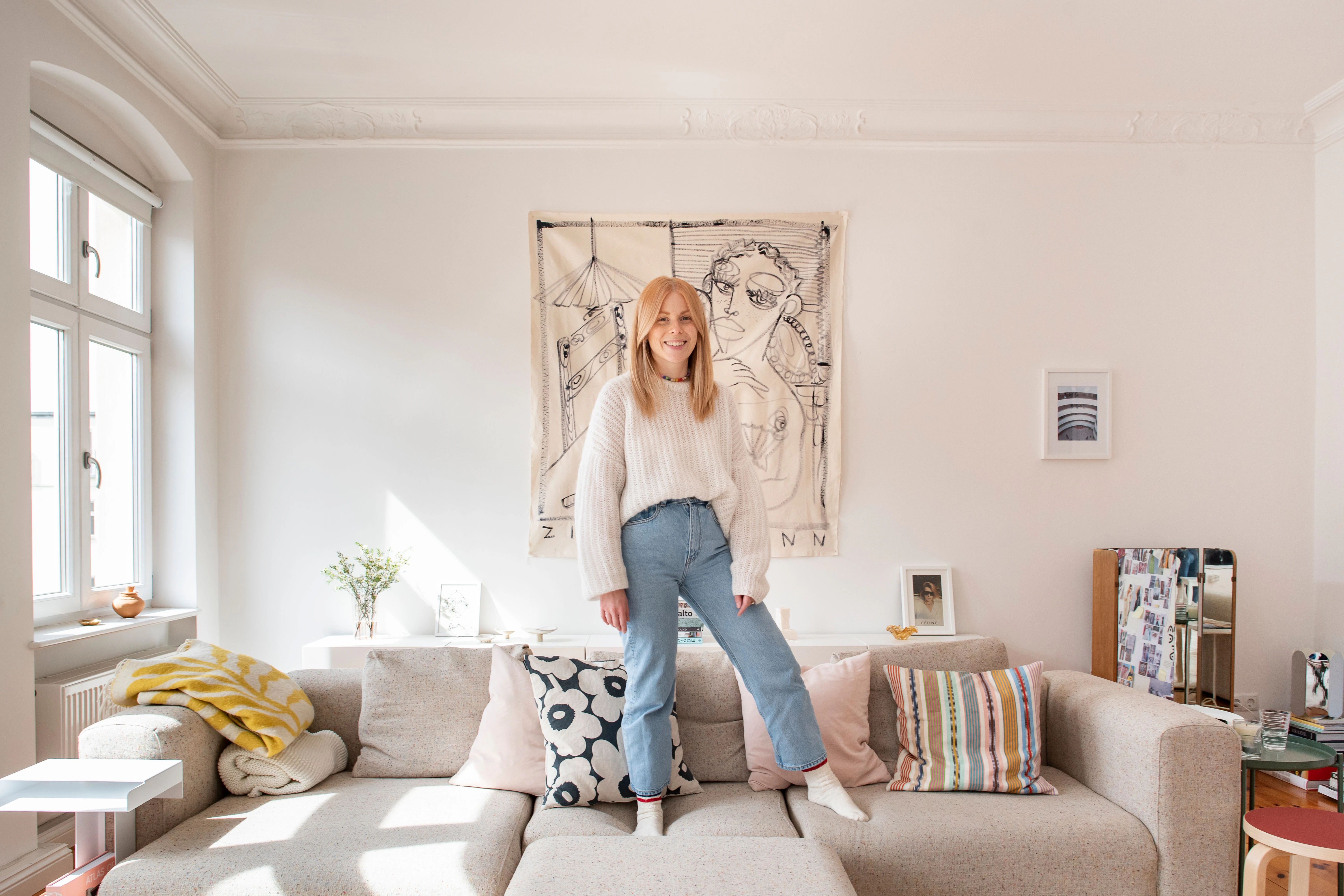 Die Modedesignerin in ihrem Spielzimmer: Häufig nutzt Raiss ihre Wohnung als Shooting- oder Arbeitsplatz.