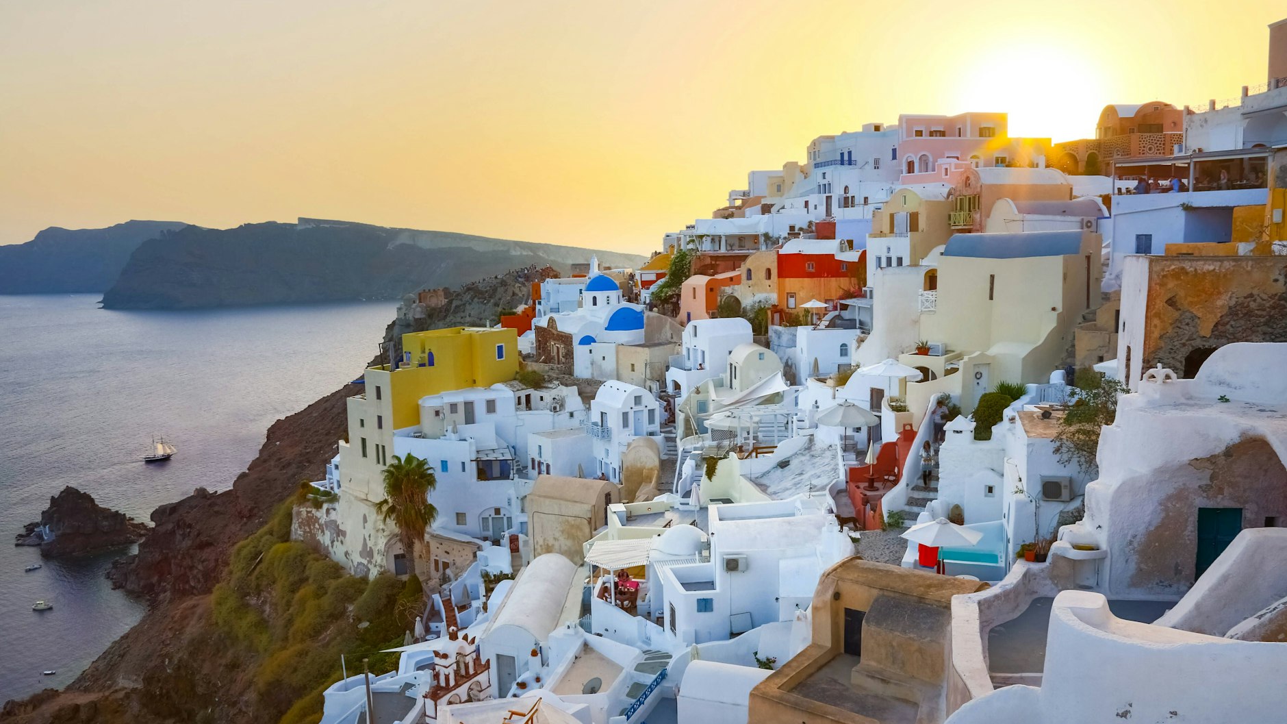 Blick über die griechische Insel Santorin