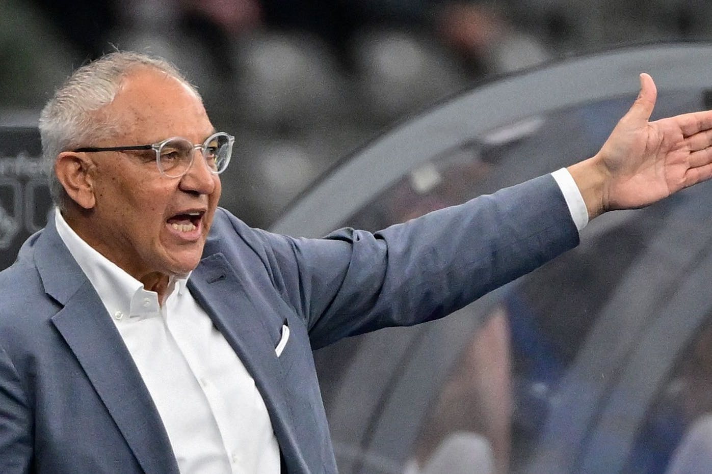 Herthas Trainer Felix Magath peitschte die blau-weißen Profis zurück in die Erfolgsspur. Sonnabend kann in Bielefeld die Rettungsmission erfolgreich beendet werden.