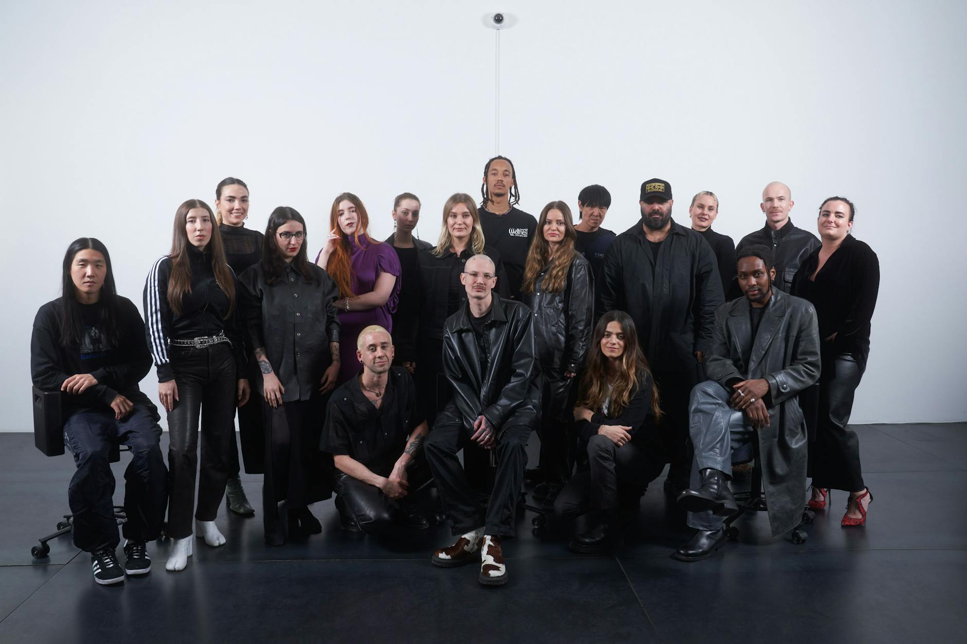 Das international zusammengewürfelte Reference-Team: So unterschiedlich die Lebensläufe auch sein mögen, auf Schwarz können sich (fast) alle einigen.