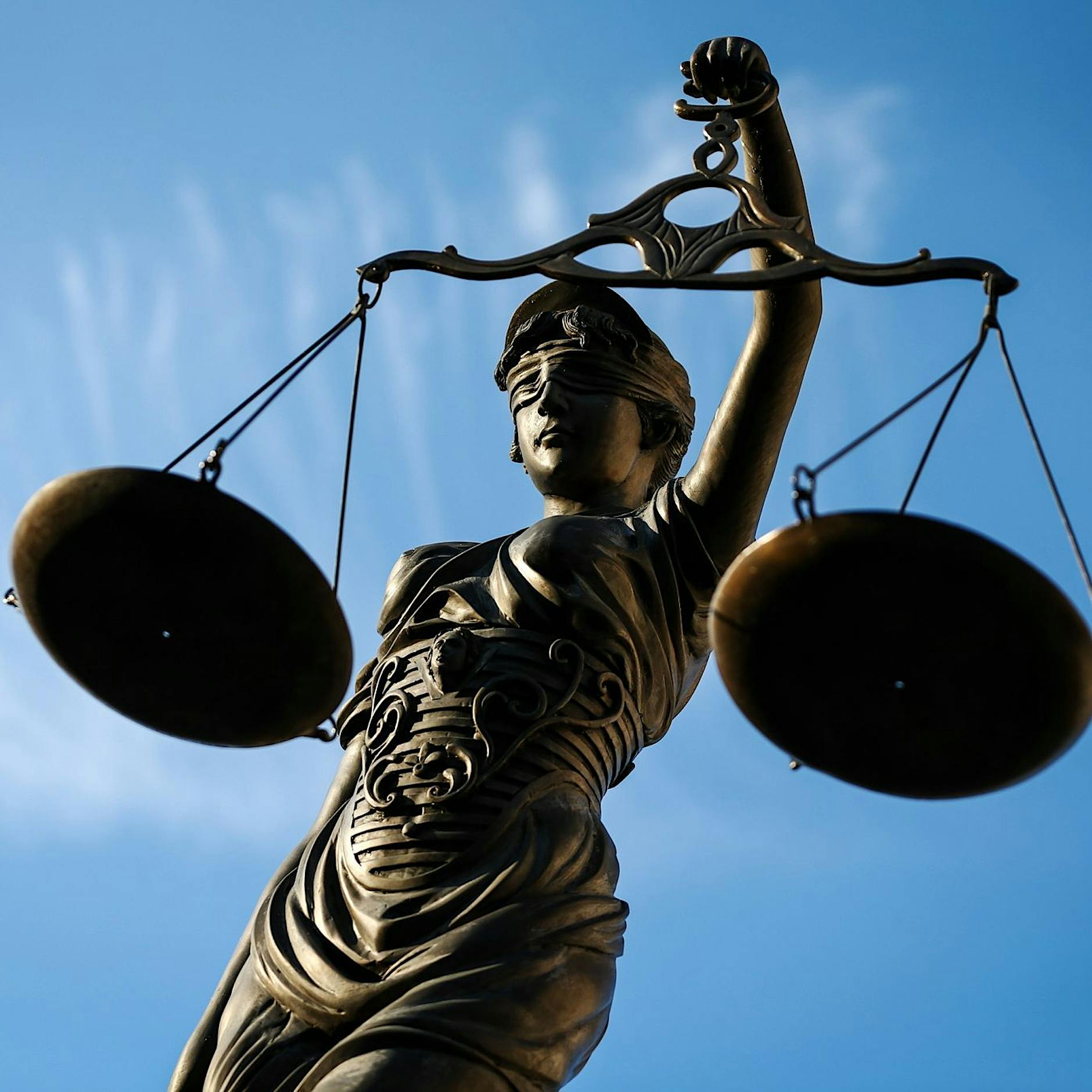 Sie wollte ihren Mann im Schlaf töten: Richter spricht 79-Jährige frei