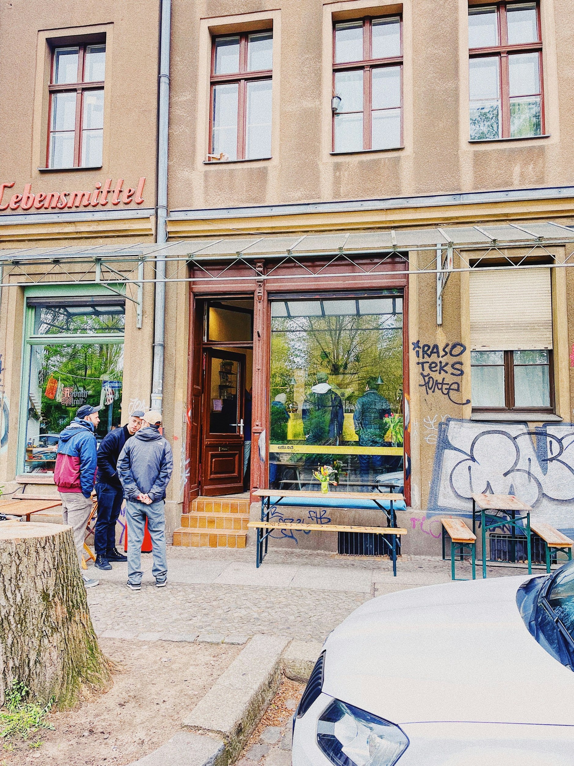 Unscheinbar: Das Goldadelux liegt auf dem Erkelenzdamm direkt gegenüber dem Wassertorplatz.