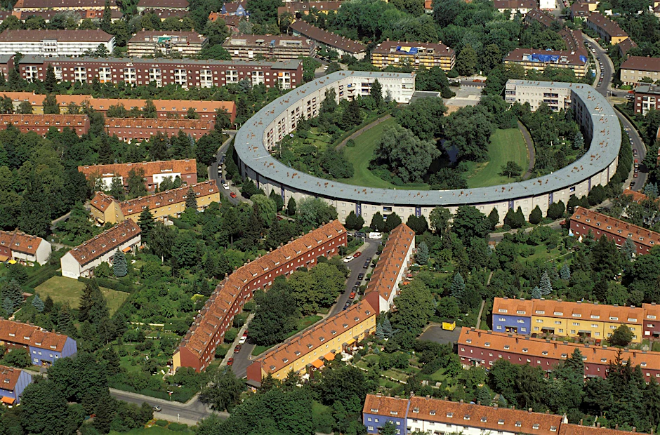 Die Hufeisensiedlung im Neuköllner Ortsteil Britz entstand nach den Plänen der Architekten Bruno Taut und Martin Wagner in den Jahren 1925 bis 1930.