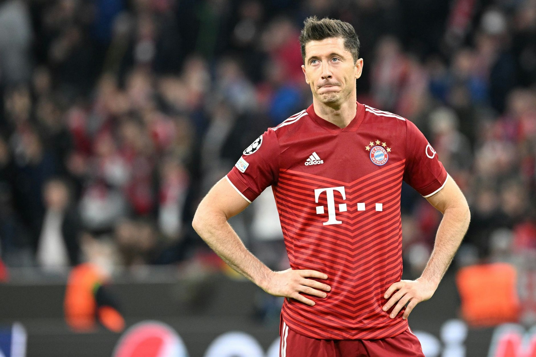 Bleibt Stürmerstar Robert Lewandowski beim FC Bayern oder wechselt er zum FC Barcelona?