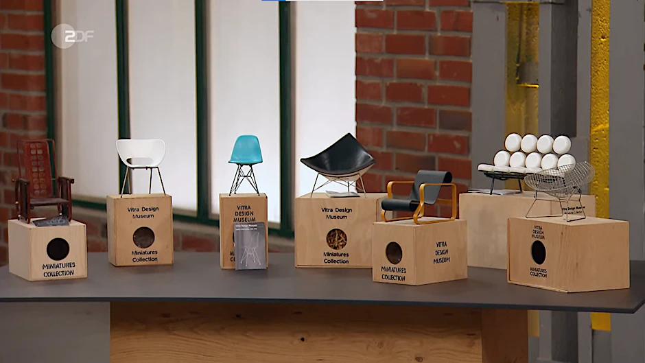 Gleich Sieben dieser schönen Stühle werden bei „Bares für Rares“ versteigert, sogar mit original Verpackung