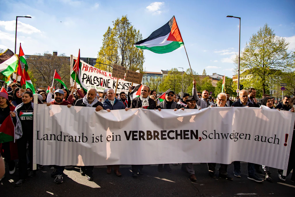 Putinversteher, Antisemiten, Giffey-Hasser: Linke streicht Parteijugend das Geld