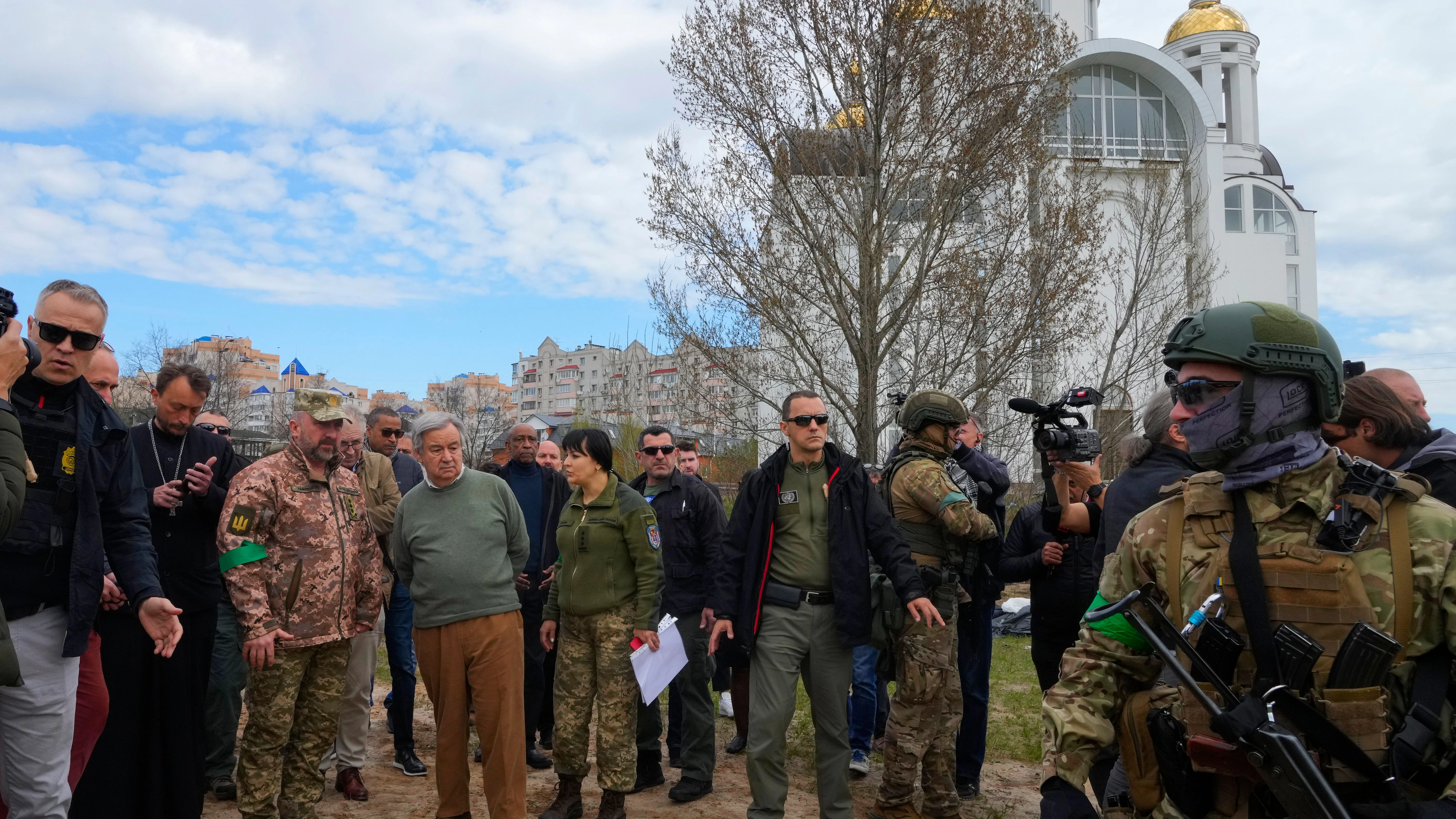 UN-Generalsekretär Antonio Guterres besucht das ukrainische Butscha am Stadtrand von Kiew.