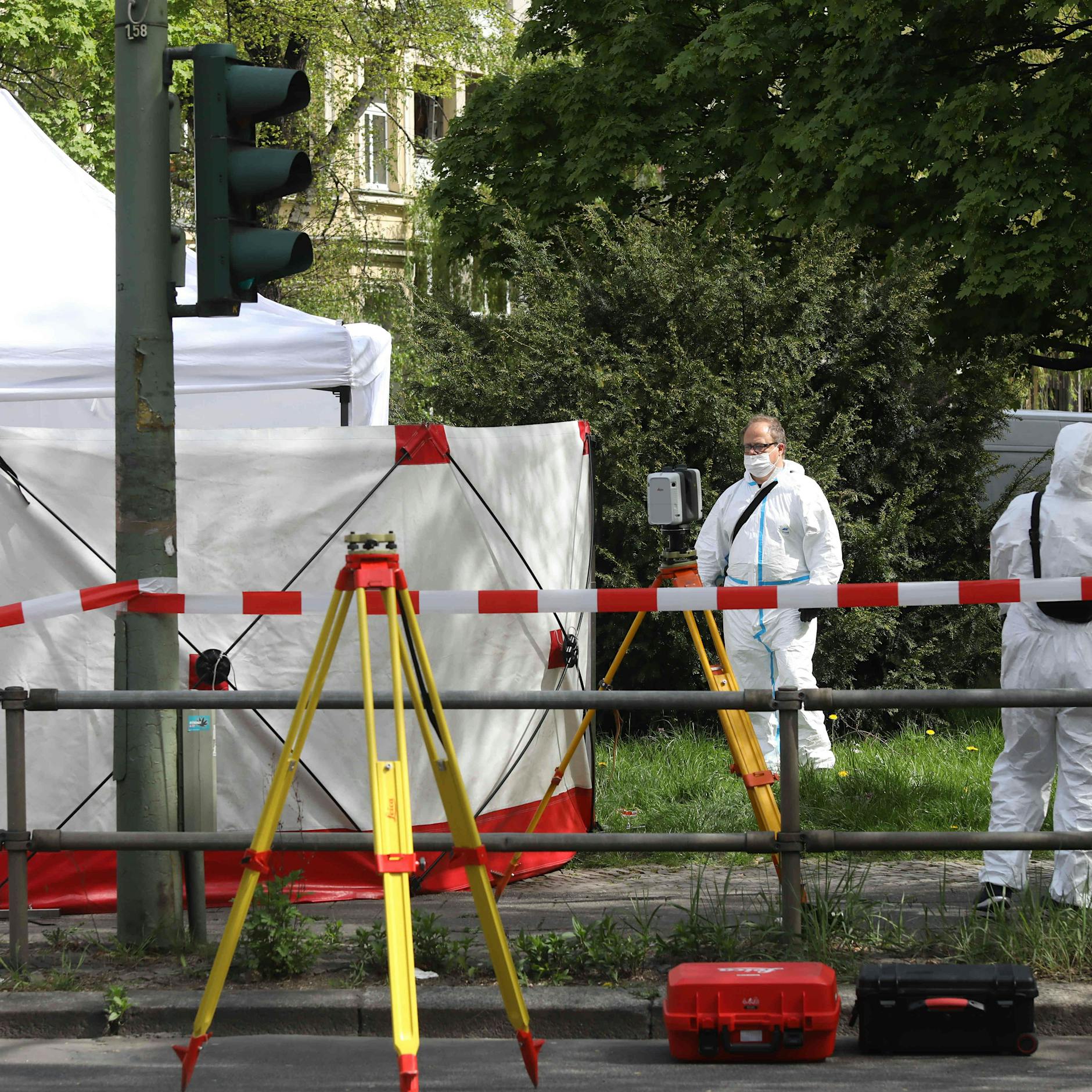 UPDATE! Ehemaliger Lebensgefährte schneidet sechsfacher Mutter in Pankow die Kehle durch +++ Polizei fasst ihn drei Stunden später