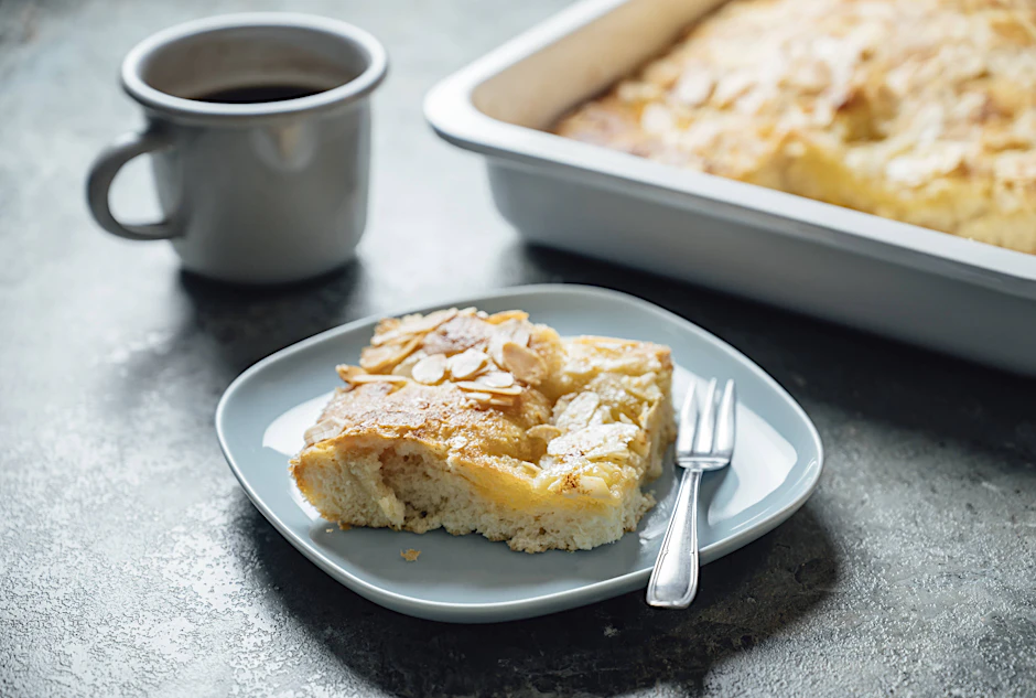 Der Butterkuchen mit Mandeln kommt aus Omas Rezeptbuch. 
