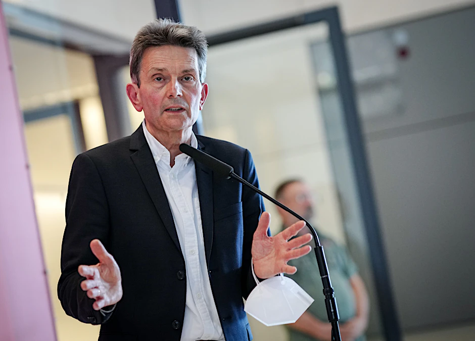 Rolf Mützenich, Vorsitzender der SPD-Bundestagsfraktion, fühlt sich falsch verstanden.
