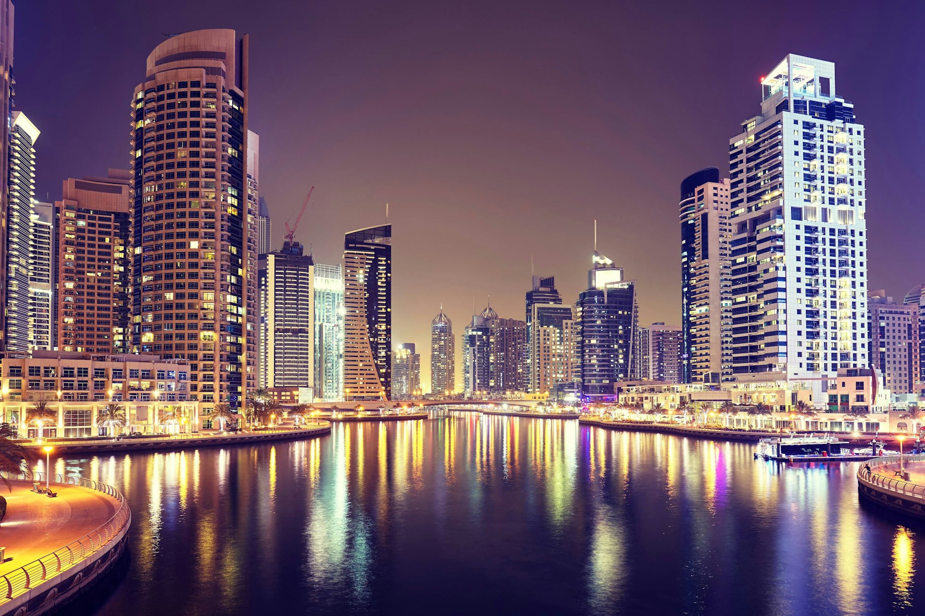 Da kann Berlin dann doch nicht mithalten: die Skyline von Dubai bei Nacht.