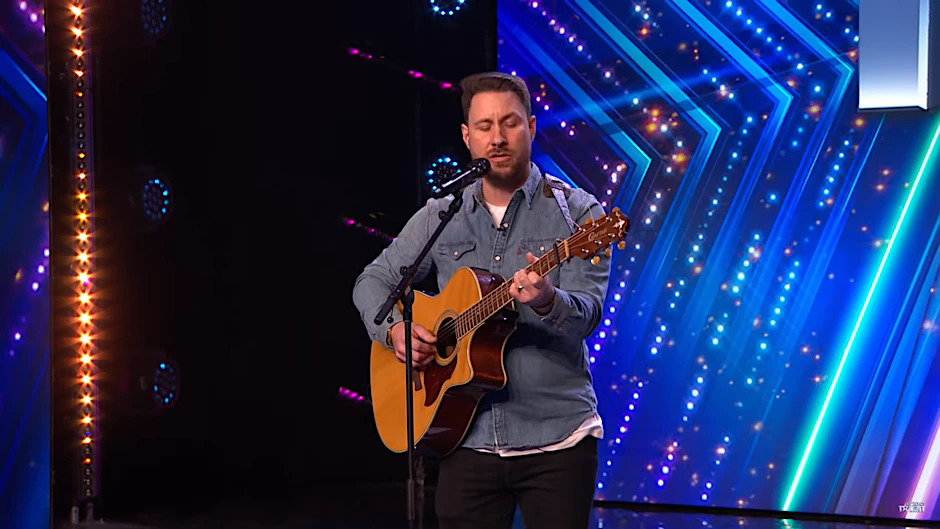 Nick Edwards  wurde von seinen Töchtern heimlich beim englischen Supertalent angemeldet.