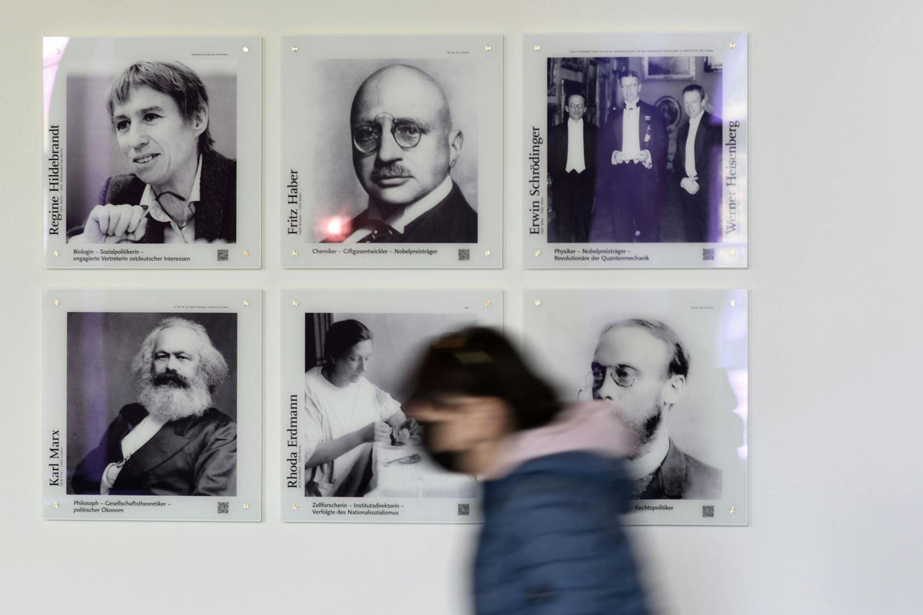 Erinnerung sei immer kontrovers und sollte es bleiben, heißt es an der HU. Ausschnitt aus der neuen Porträtgalerie im Foyer.