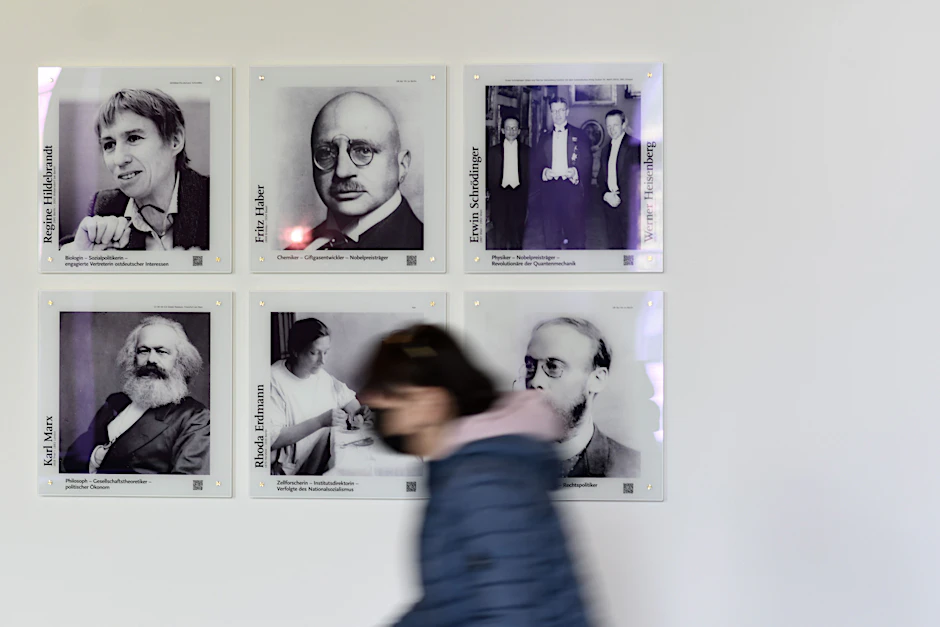 Erinnerung sei immer kontrovers und sollte es bleiben, heißt es an der HU. Ausschnitt aus der neuen Porträtgalerie im Foyer.