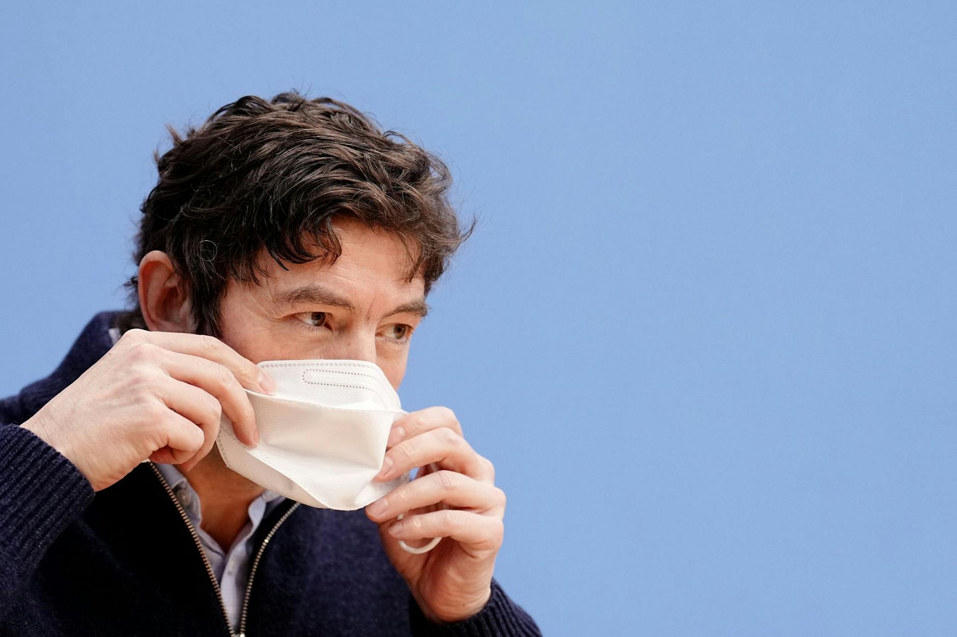 Virologe Christian Drosten: Es ist ein „guter sozialer Gedanke“, die Maskenpflicht in Zügen beizubehalten.