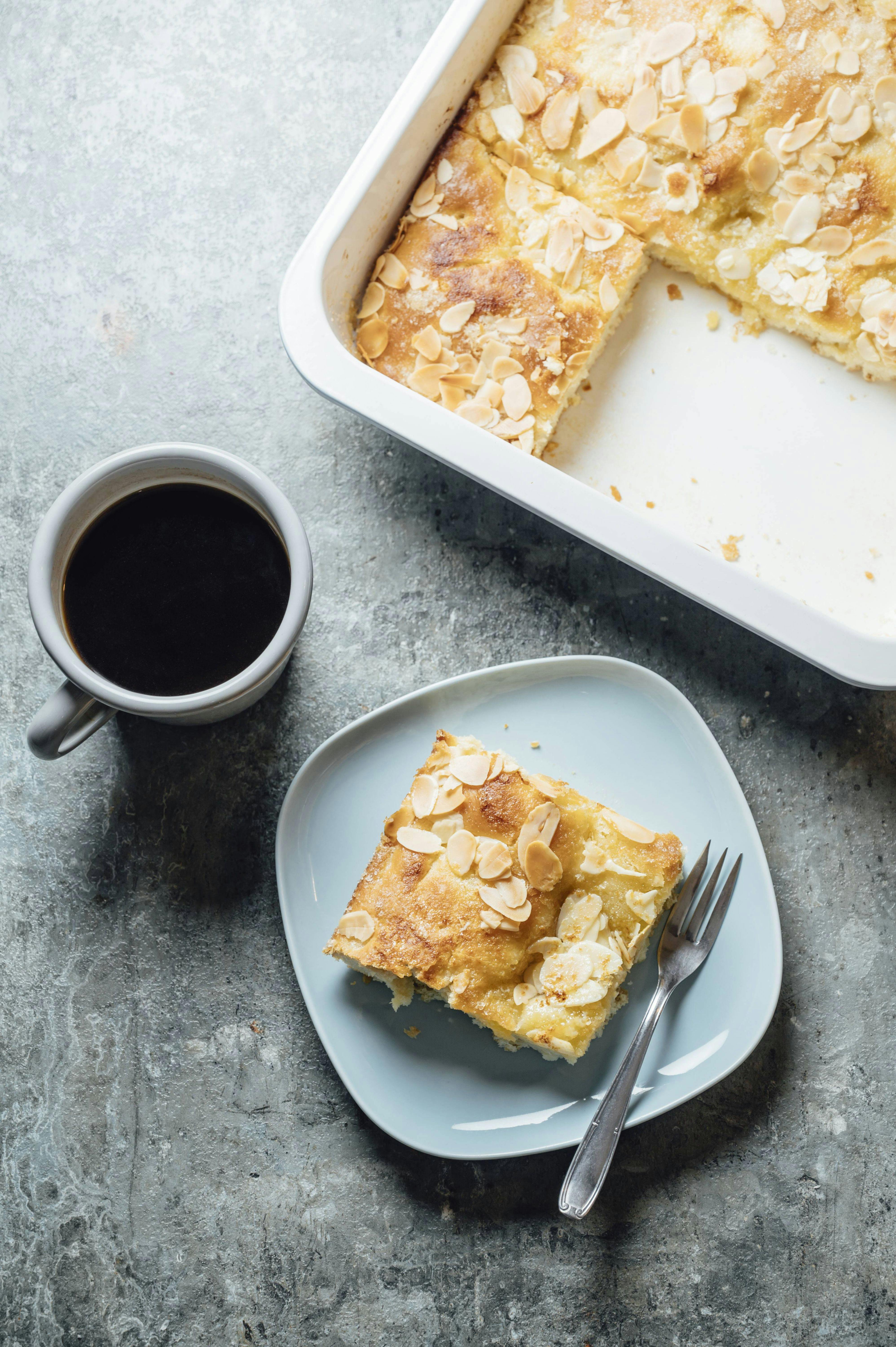 Omas Butterkuchen mit Mandeln – mit diesem Rezept wird er wirklich ...