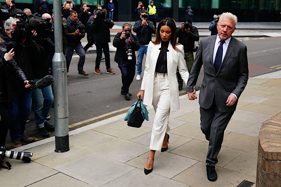 Mit viel Spannung wurde das Urteil für die Tennis-Legende Boris Becker (r) erwartet. Nun hat das Southwark Crown Court Gericht in London das Strafmaß bekannt gegeben: zweieinhalb Jahre Haft. 
