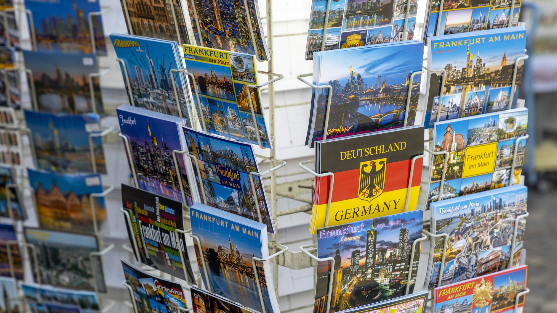 Postkarten gibt es überall – aber meistens werden sie nur aus dem Urlaub verschickt. Dabei kann das Schreiben ein tolles Hobby sein ...