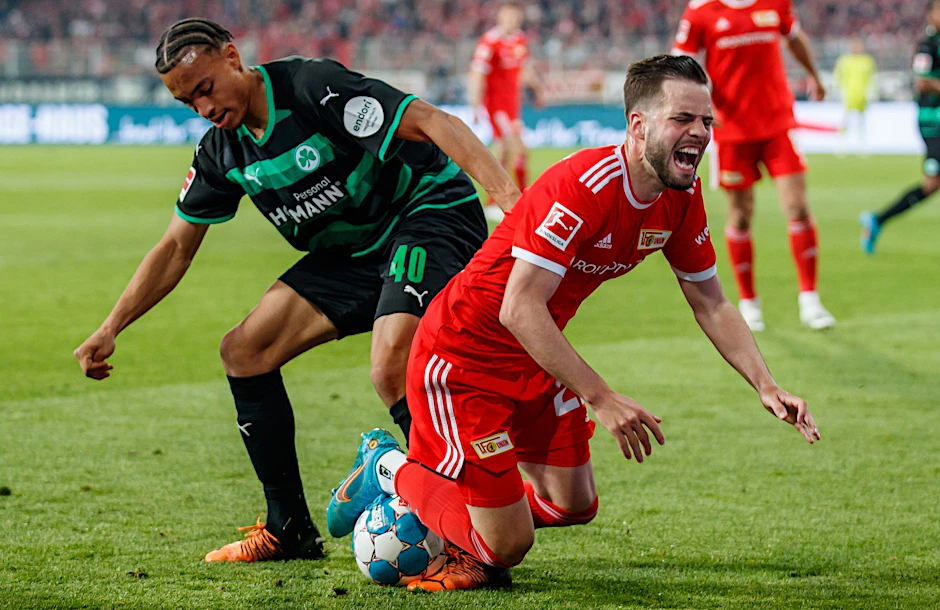 Dieses Spiel tat weh! Was hier bei Niko Gießelmann (r.) deutlich zu sehen ist. Unions 1:1 gegen Greuther Fürth war kein Vergnügen.