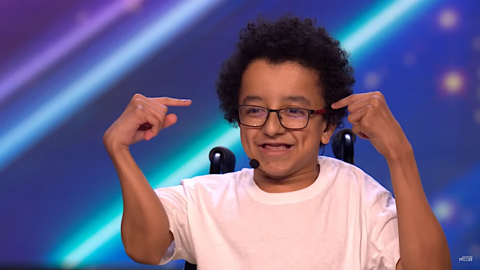 Dante Marvin leidet an der Glasknochenkrankheit, sitzt im Rollstuhl - und überraschte alle mit einem Comedy-Song.