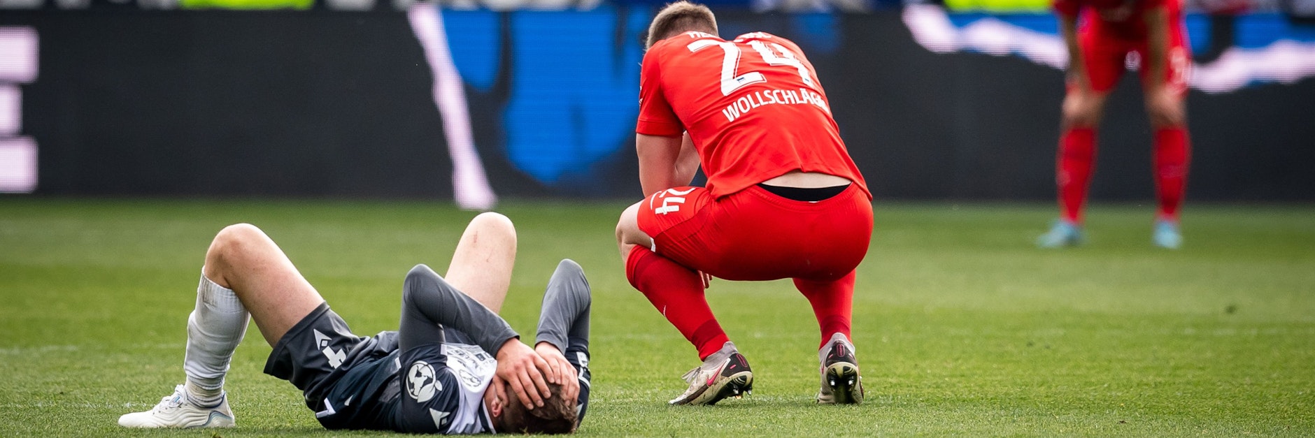 Hertha-Trainer Felix Magath hatte den Klassenerhalt fest vor Augen, muss aber nach dem 1:1 im Abstiegskrimi bei Arminia Bielefeld weiter zittern.