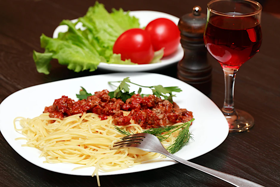 Ein echter Klassiker: Spaghetti mit Bolognese schmecken Jung und Alt - und sind sehr schnell zubereitet.