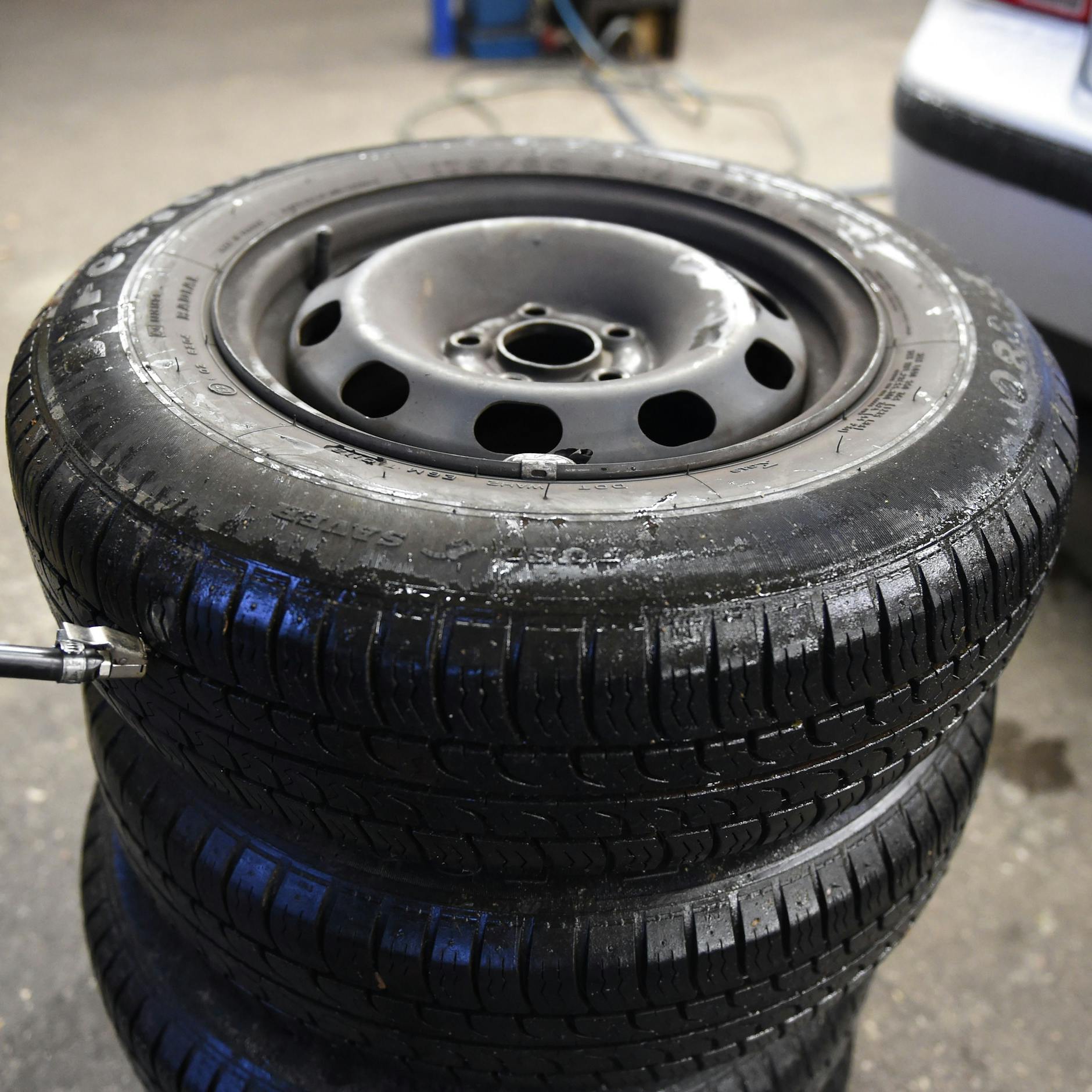 Wer diesen Frühling auf neue Sommerreifen wechseln will, muss deutlich tiefer in die Tasche greifen.