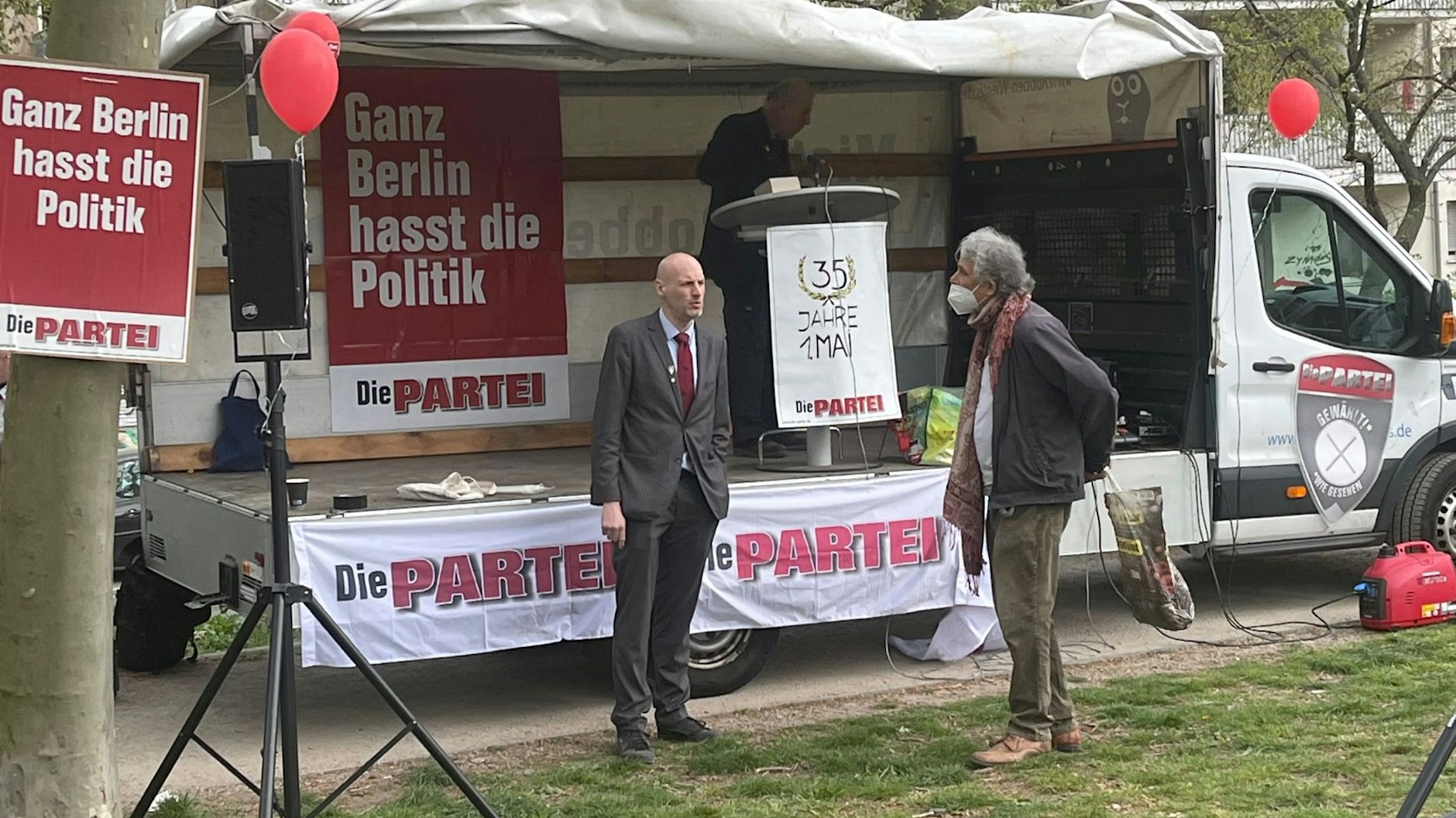 Die Satirepartei Die Partei ist auch am Start.