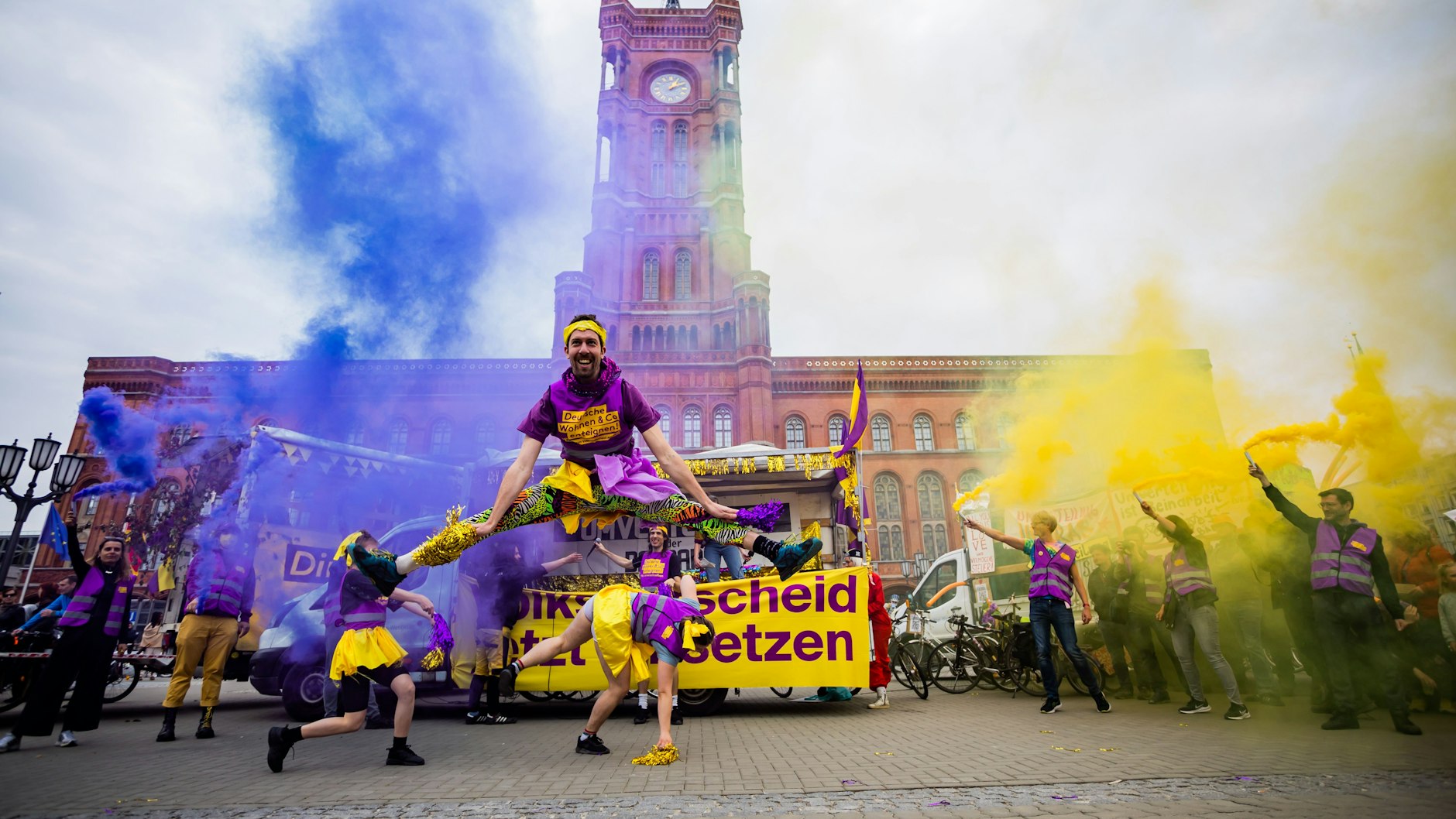 Berlin-Mitte: Beim „My Gruni“-Fahrradkorso wird nicht nur geradelt, sondern auch getanzt.
