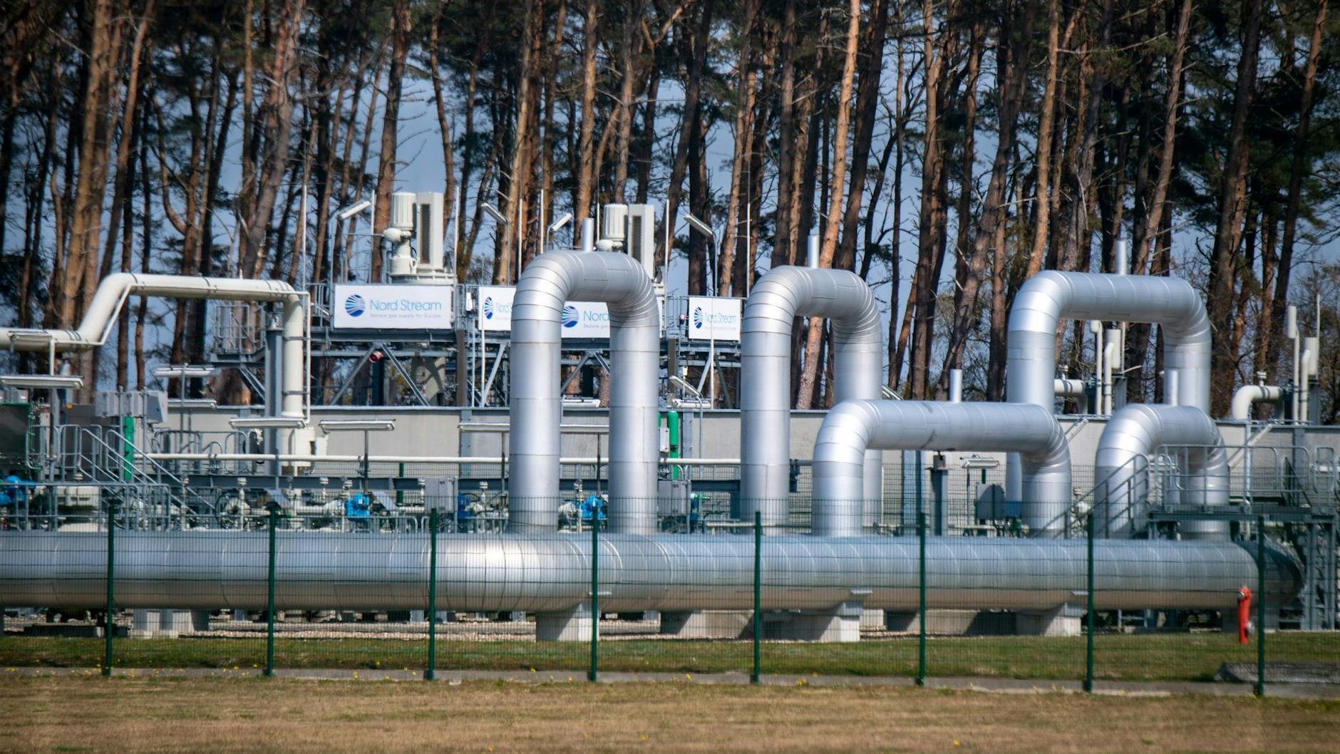 Rohrsysteme und Absperrvorrichtungen in der Gasempfangsstation der Ostseepipeline Nord Stream Eins.