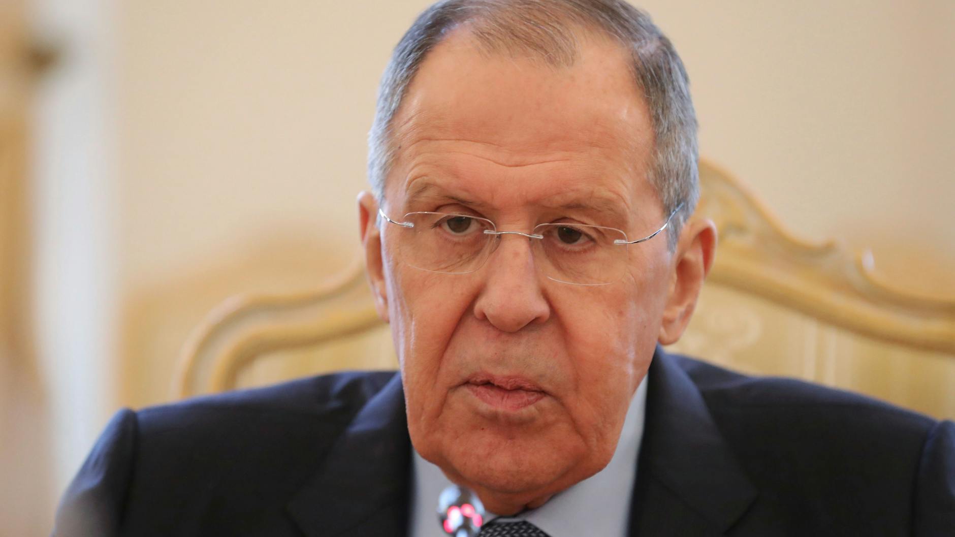 Der russische Außenminister Sergej Lawrow spricht während seines Treffens mit dem UN-Generalsekretär in Moskau.