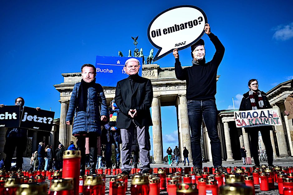 Aktivisten fordern in Berlin schon länger den Verzicht auf russisches Öl.