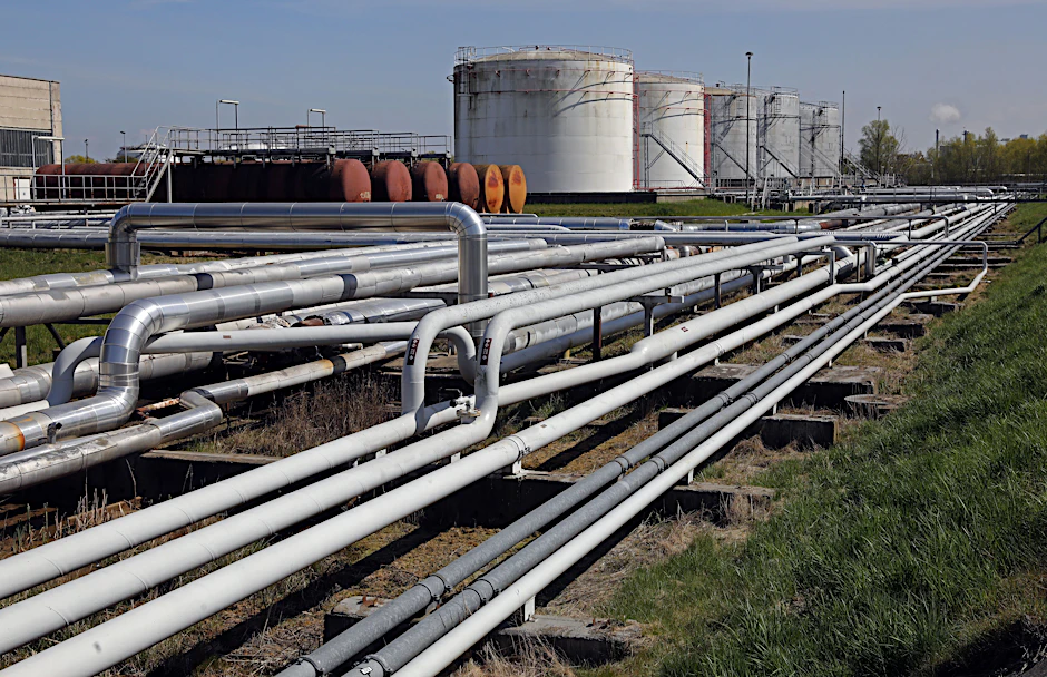 Über den Ölhafen in Rostock könnte Ersatz für ausfallende russische Pipeline-Lieferungen fließen.