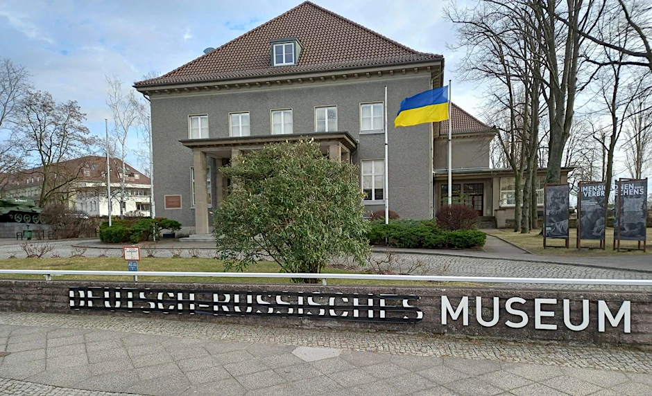 Berlin-Karlshorst: Der bisherige Name Deutsch-Russisches Museum ist bereits überklebt.