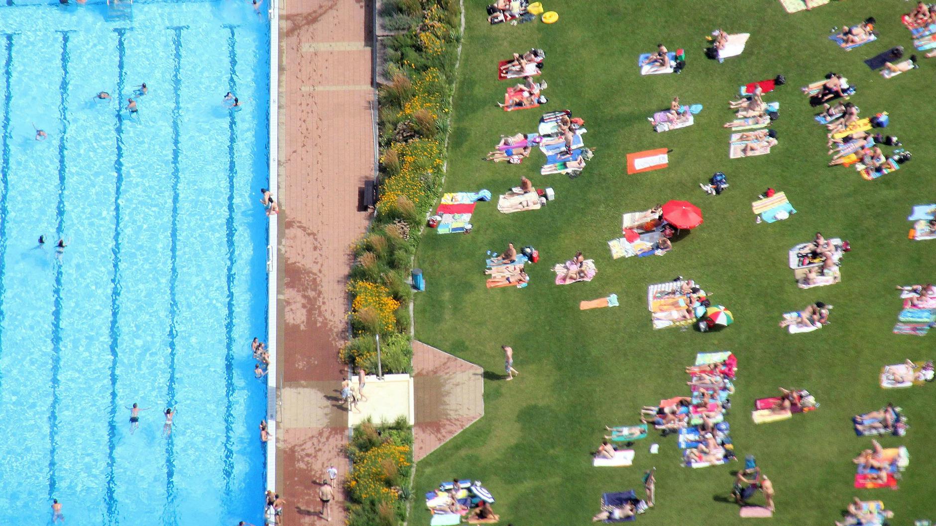 Göttingen: Vom 1. Mai an dürfen alle Badegäste Schwimmbäder in Göttingen an Samstagen und Sonntagen ohne Oberkörperbekleidung besuchen.
